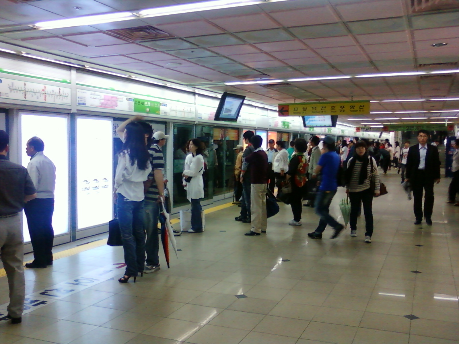busan_subway_seomyeon_station_platform_for_yangsan